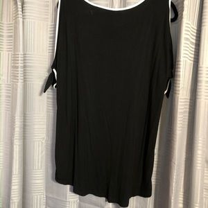 Cable & Gauge Black cold shoulder top